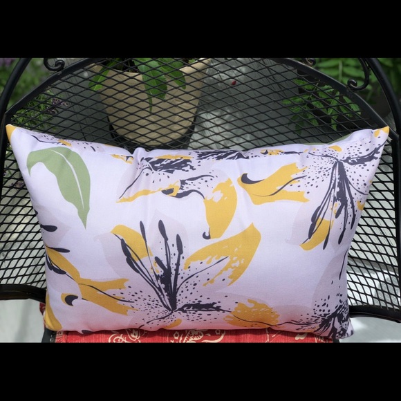 Outdoor& Indoor, ‘ Asiatic Beauty’, Pillow. - Picture 6 of 7